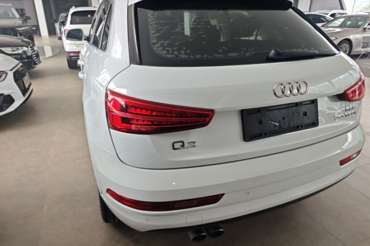 Audi Q3 2018 car image #5