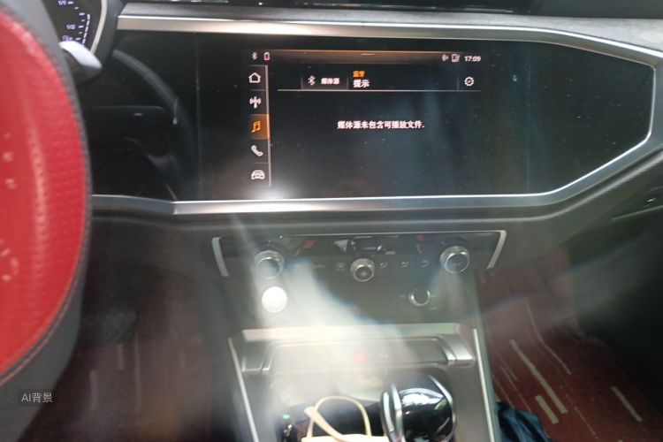 Audi Q3 2019 car image #15