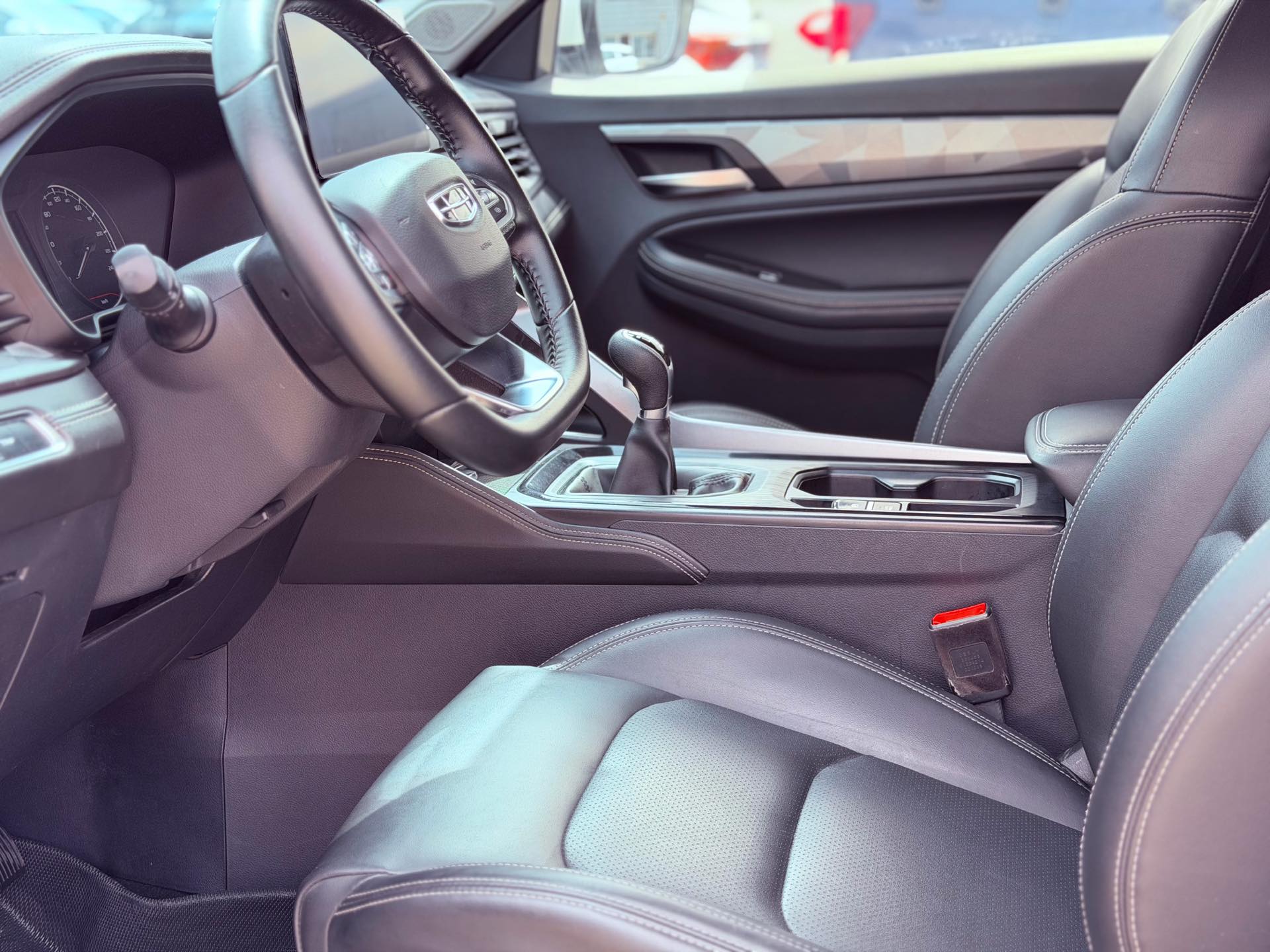 GEELY Vision X6 2023 car image #8