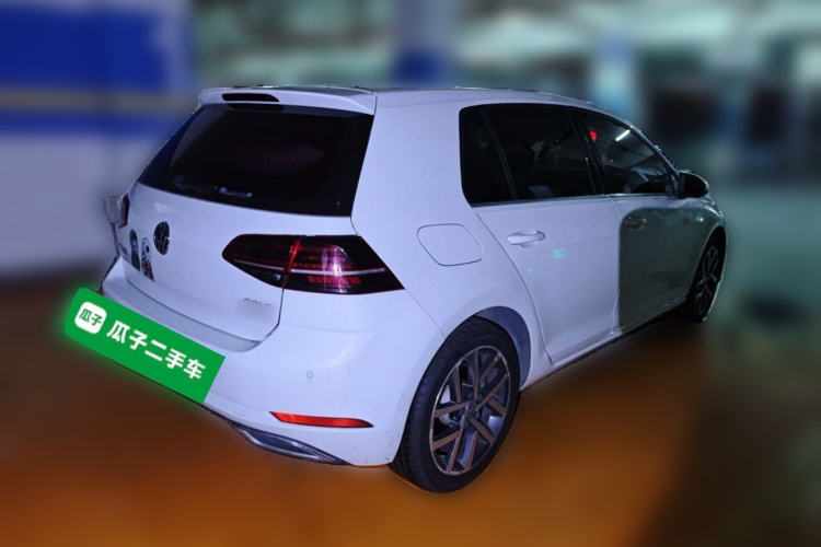 Volkswagen Golf 2018 car image #7