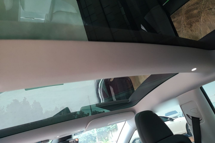 Tesla Model 3 2023 car image #20