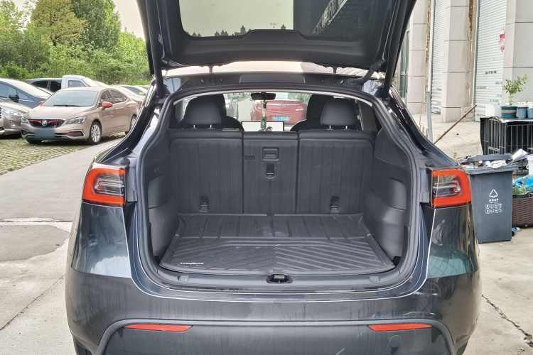 Tesla Model Y 2024 #21 Tesla Model Y 2024 immagine di auto #21