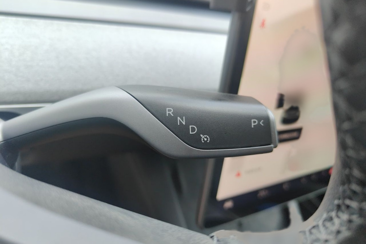Tesla Model Y 2023 #16 Tesla Model Y 2023 car image #16