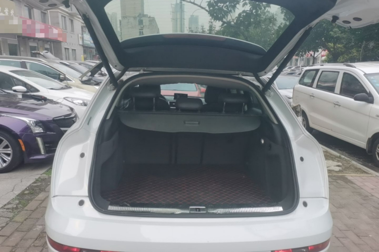 Audi Q3 2019 car image #18