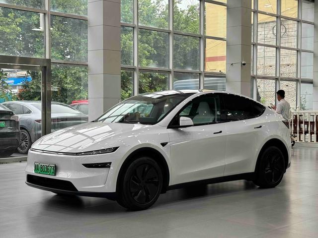 Tesla Model Y 2025 #11 Tesla Model Y 2025 immagine di auto #11