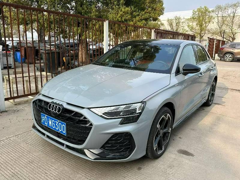 2025 immagine di auto 