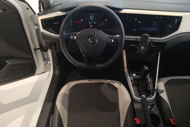 Volkswagen Polo 2022 car image #12