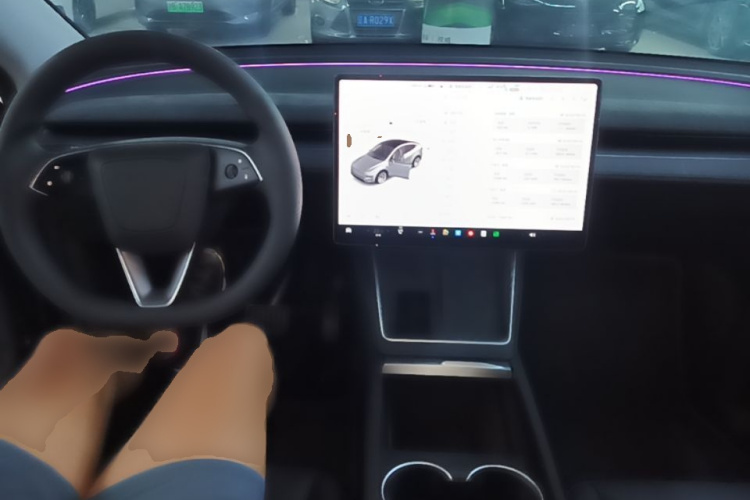 Tesla Model Y 2025 #11 Tesla Model Y 2025 car image #11