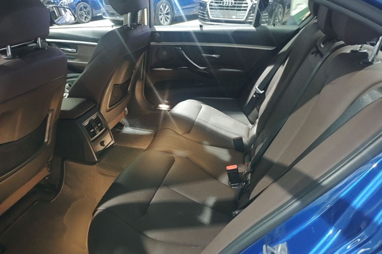 BMW 3 Series 2018 #17 BMW 3 Series 2018 car image #17