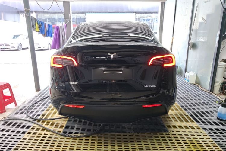 Tesla Model Y 2021 car image #4
