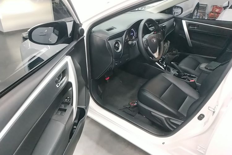 Toyota Corolla Hybird E+ 2022 immagine di auto #16
