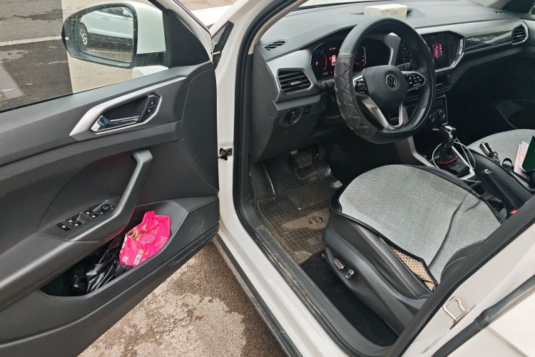 Volkswagen T-Cross 2021 car image #9