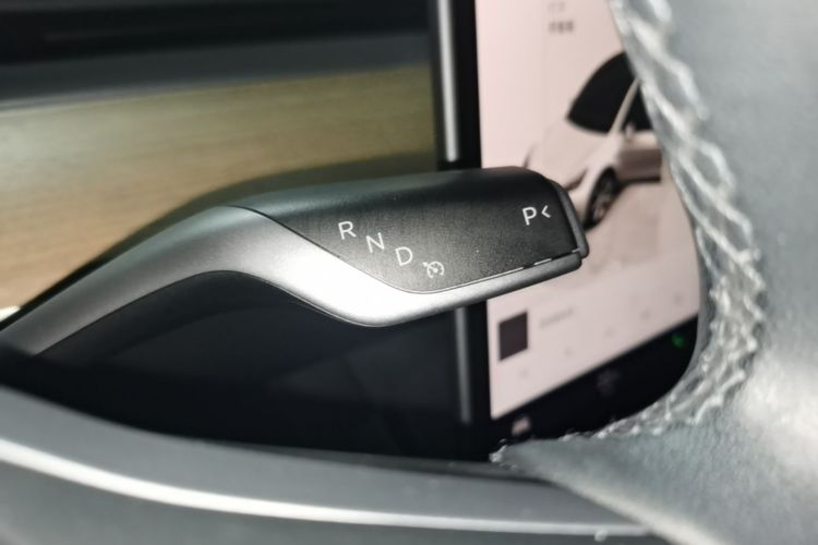 Tesla Model Y 2022 car image #14