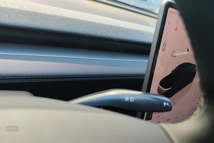 Tesla Model Y 2025 #16 Tesla Model Y 2025 car image #16