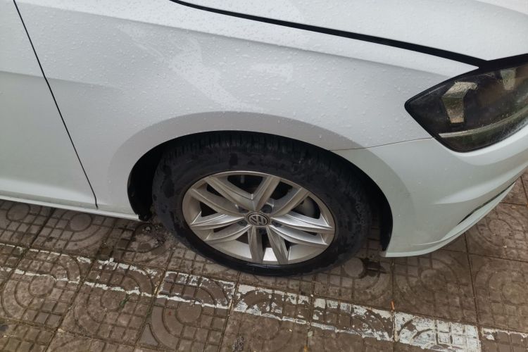 Volkswagen Golf 2019 car image #6