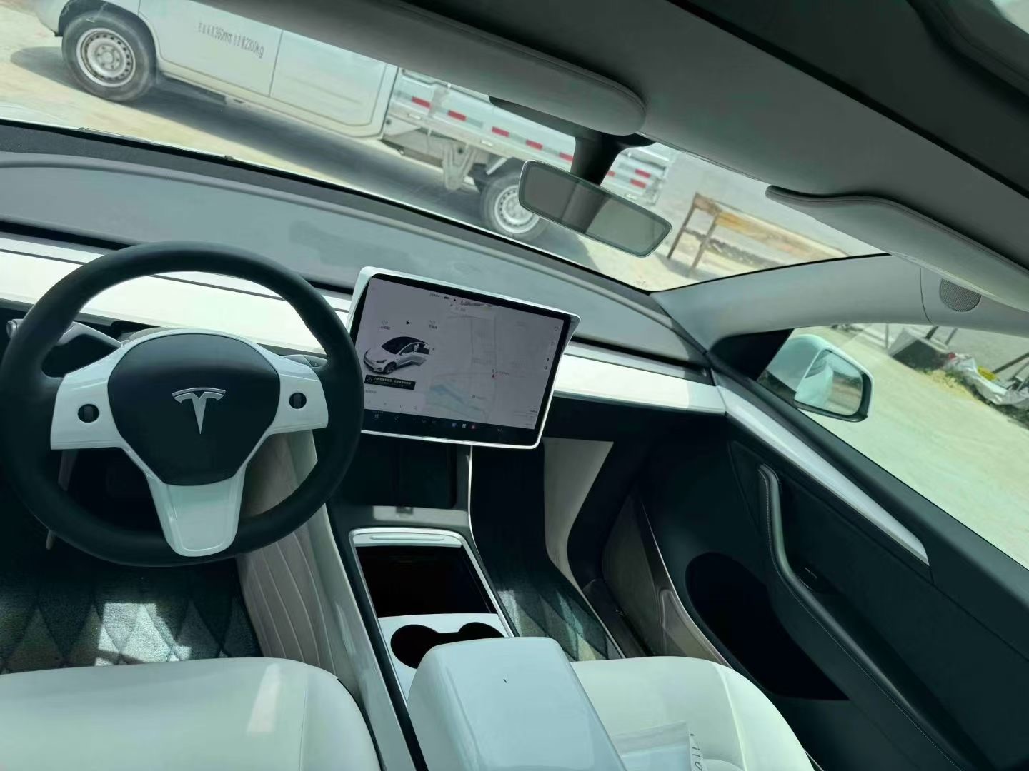 Tesla Model Y 2021 car image #4