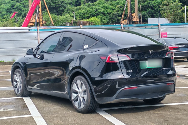 Tesla Model Y 2023 #5 Tesla Model Y 2023 car image #5