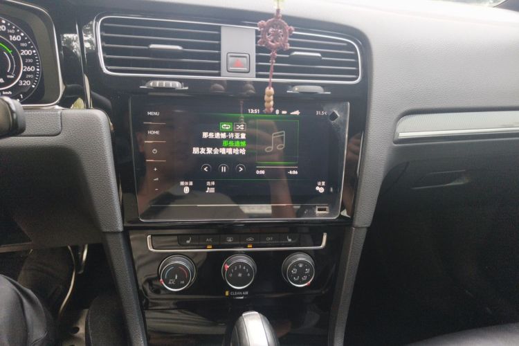 Volkswagen Golf 2020 car image #13
