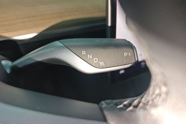 Tesla Model Y 2021 car image #14