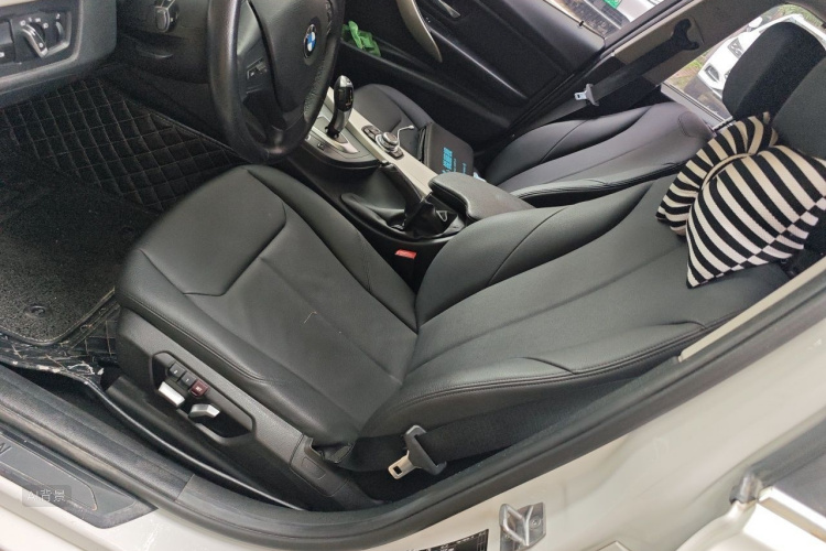 BMW 3 Series 2015 car image #17