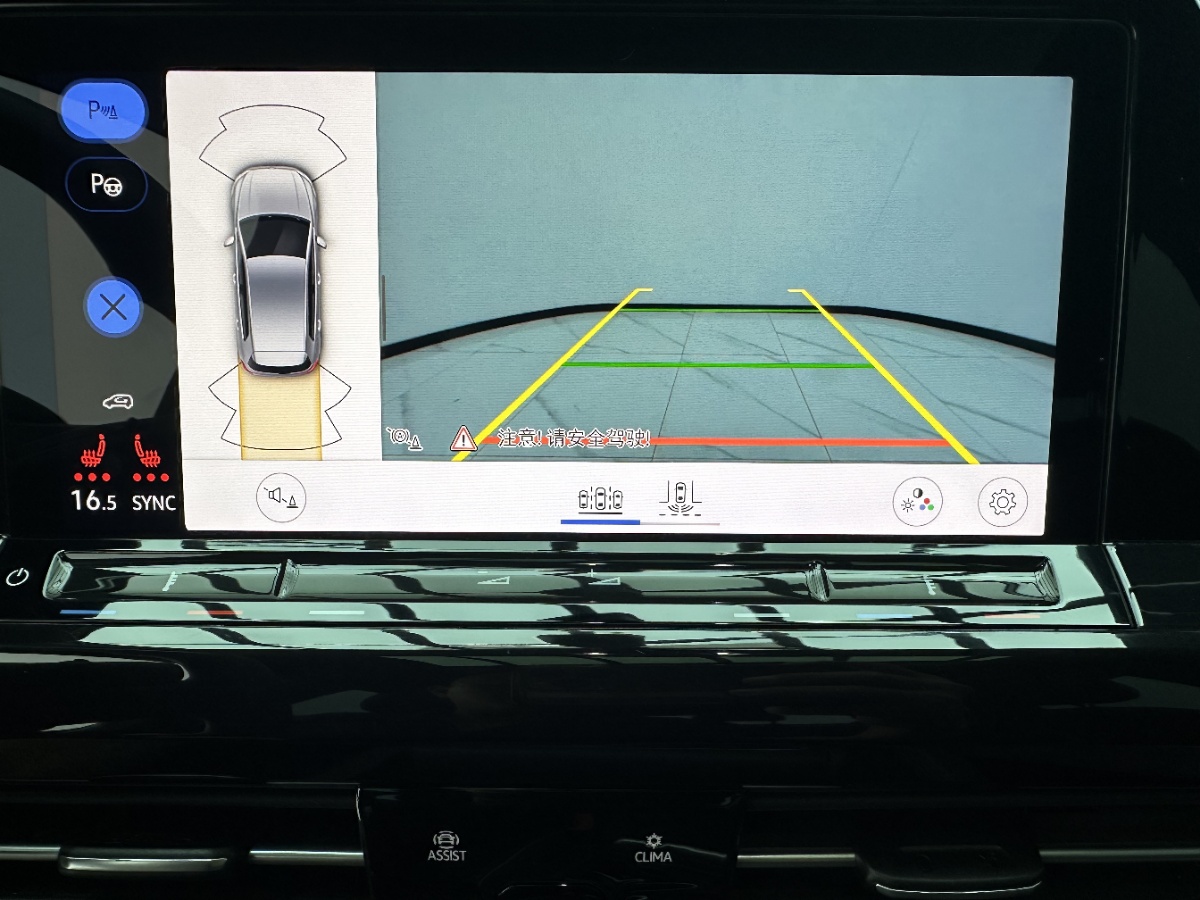 Volkswagen Golf 2023 car image #15
