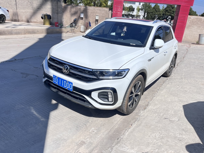 Volkswagen T-Roc 2024 car image 
