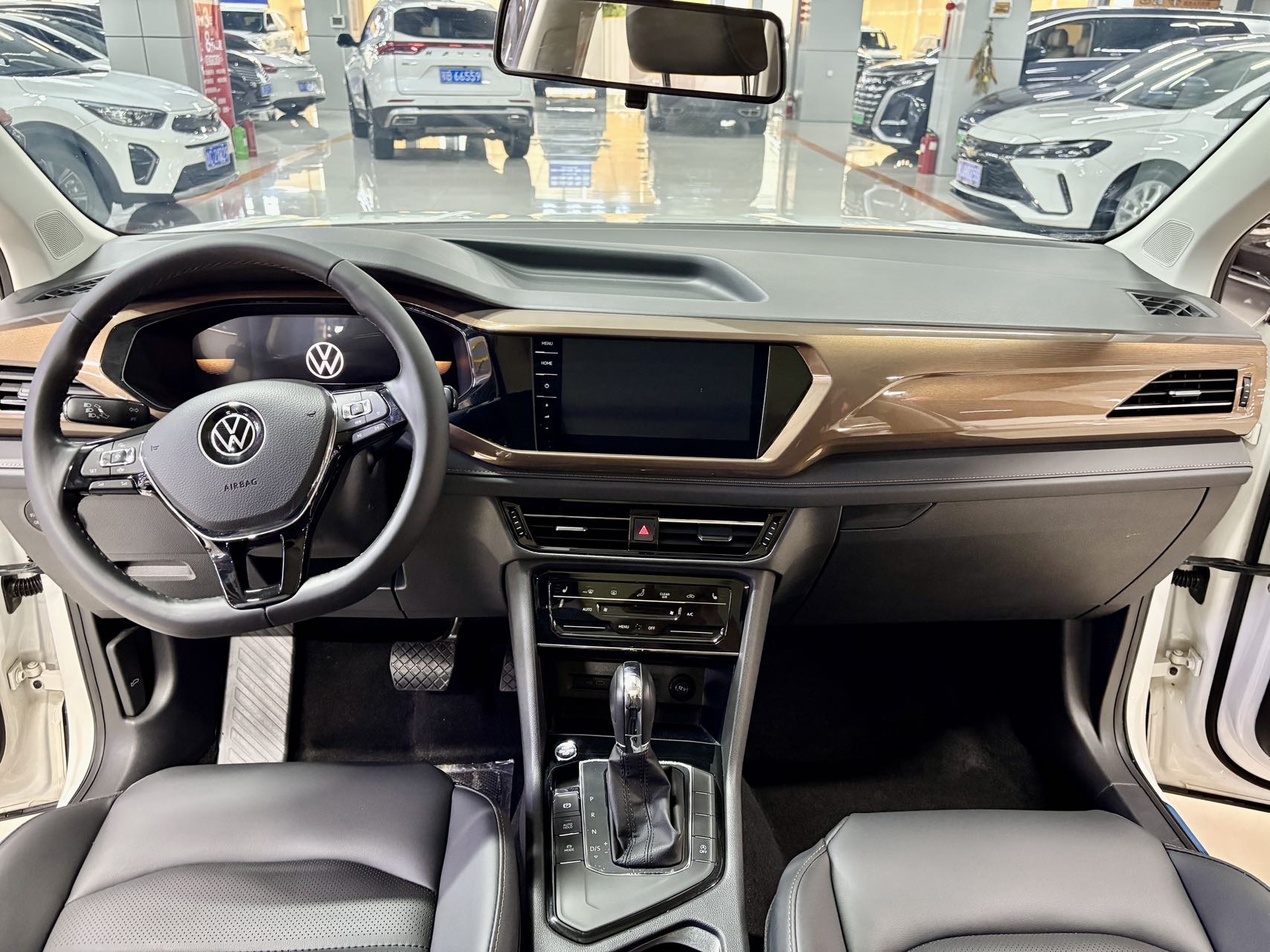 Volkswagen Tharu 2022 car image #6