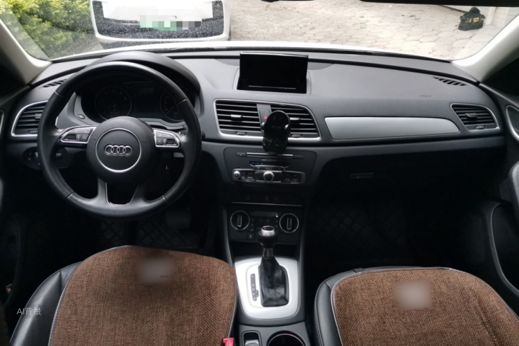 Audi Q3 2017 car image #11