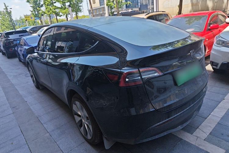 Tesla Model Y 2021 car image #5