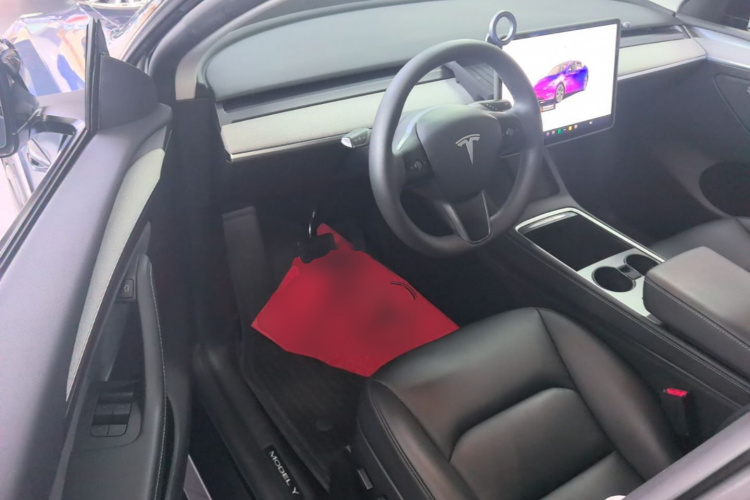 Tesla Model Y 2023 #16 Tesla Model Y 2023 car image #16