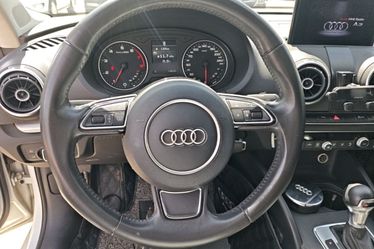 Audi A3 2015 car image #11