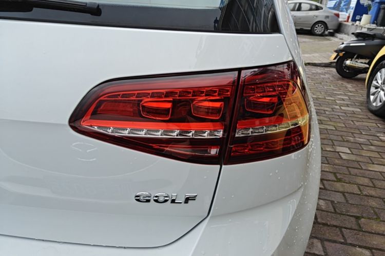 Volkswagen Golf 2017 car image #8