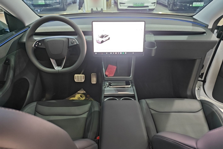 Tesla Model Y 2025 #10 Tesla Model Y 2025 car image #10