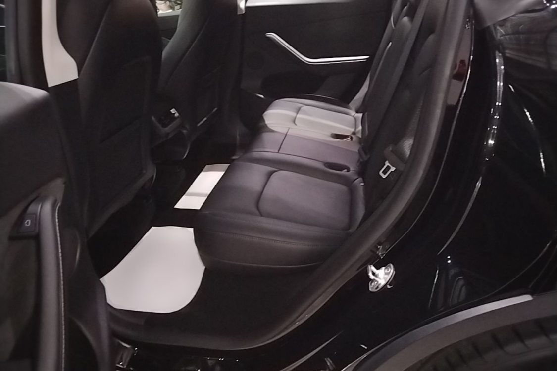 Tesla Model Y 2023 car image #13