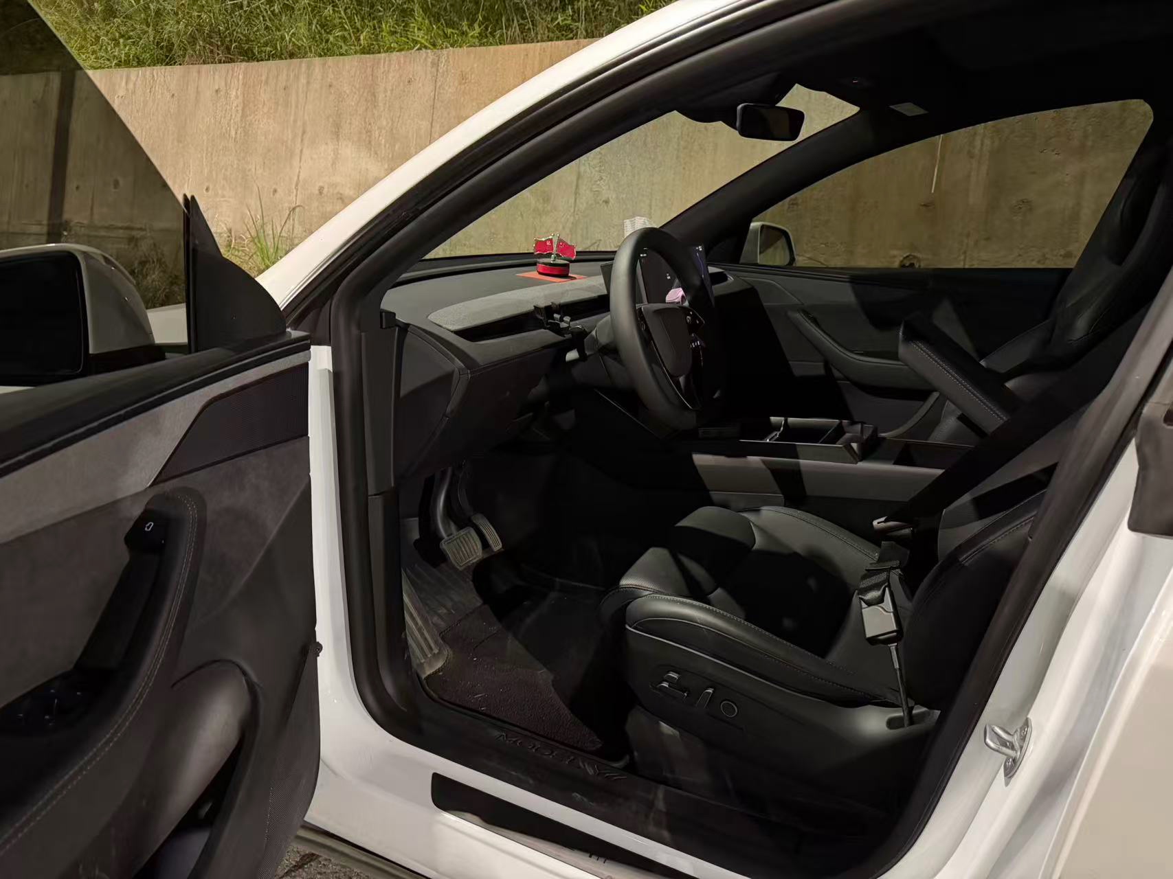 Tesla Model Y L 2026 #4 Tesla Model Y L 2026 imagem de carro #4