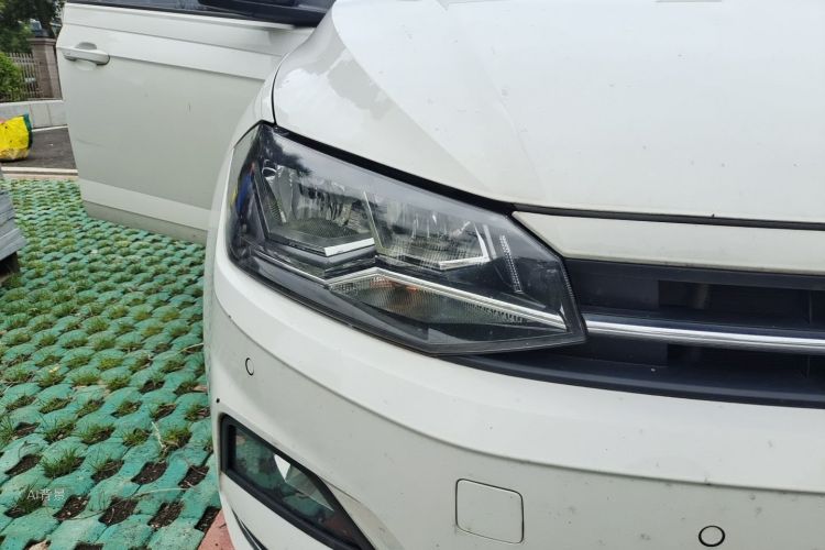 Volkswagen Polo 2021 car image #8