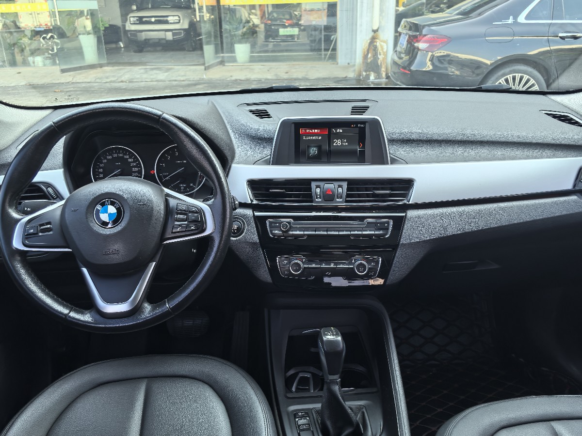 BMW X1 2018 #4 BMW X1 2018 car image #4