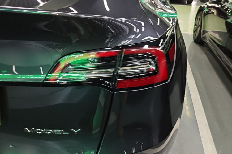Tesla Model Y 2024 car image #8