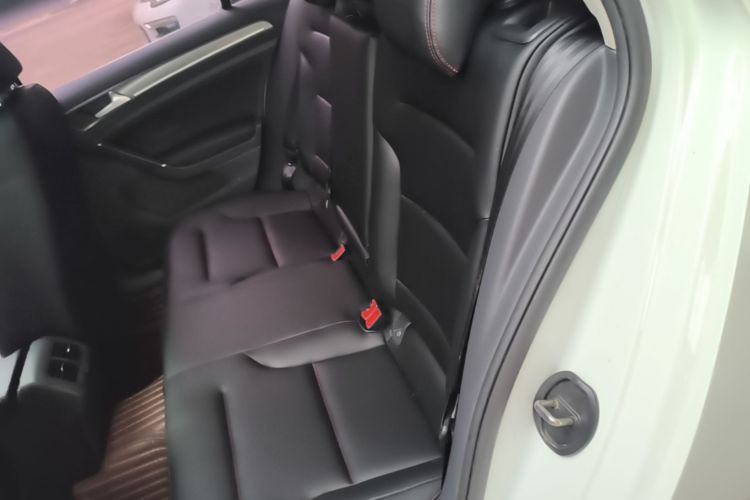 Volkswagen Golf 2016 car image #13