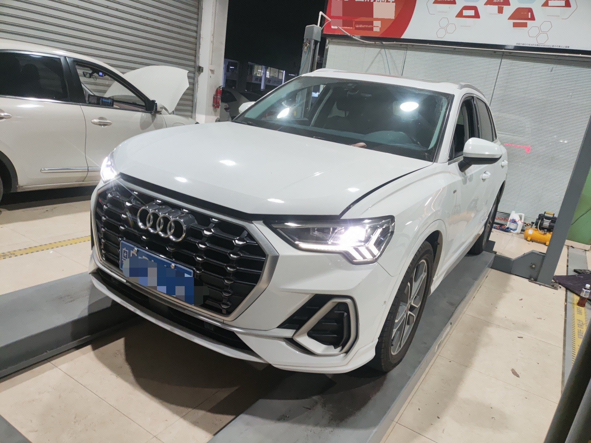 Audi Q3 2023 car image 