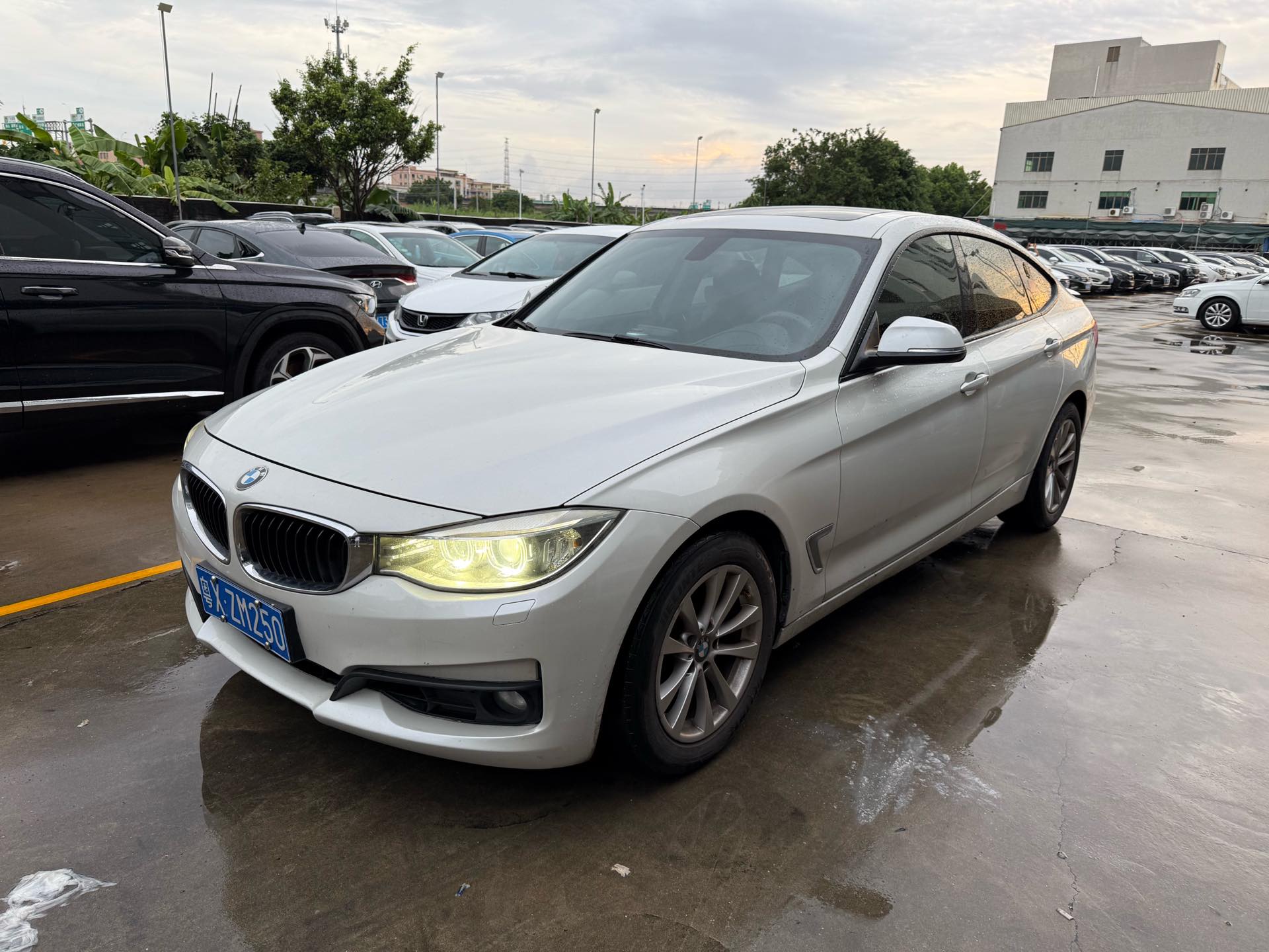 BMW 3 Series GT 2014 BMW 3 Series GT 2014 car image