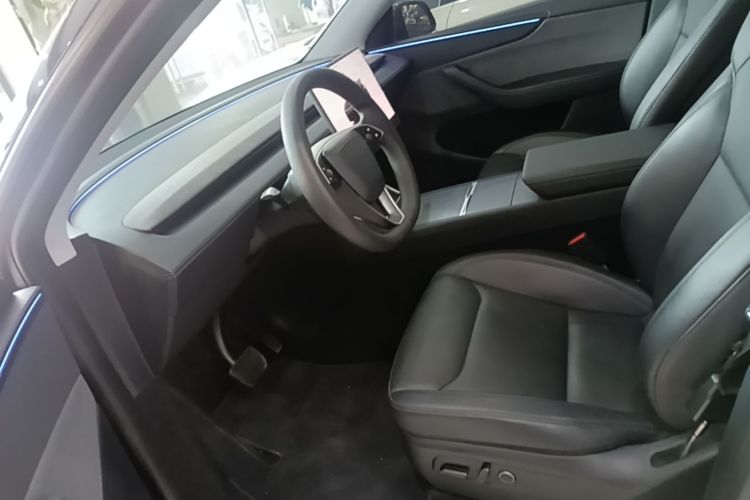 Tesla Model Y 2025 #15 Tesla Model Y 2025 car image #15