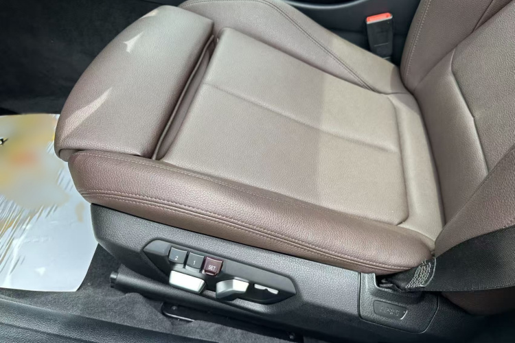 BMW 3 Series 2018 car image #20