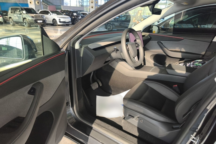 Tesla Model Y 2025 #16 Tesla Model Y 2025 car image #16