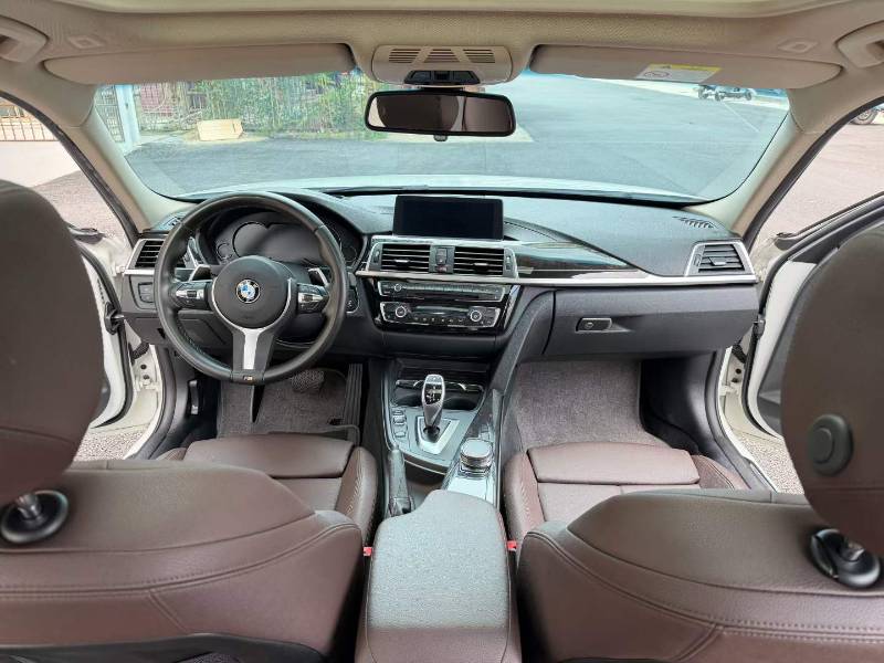 BMW 3 Series 2019 car image #7