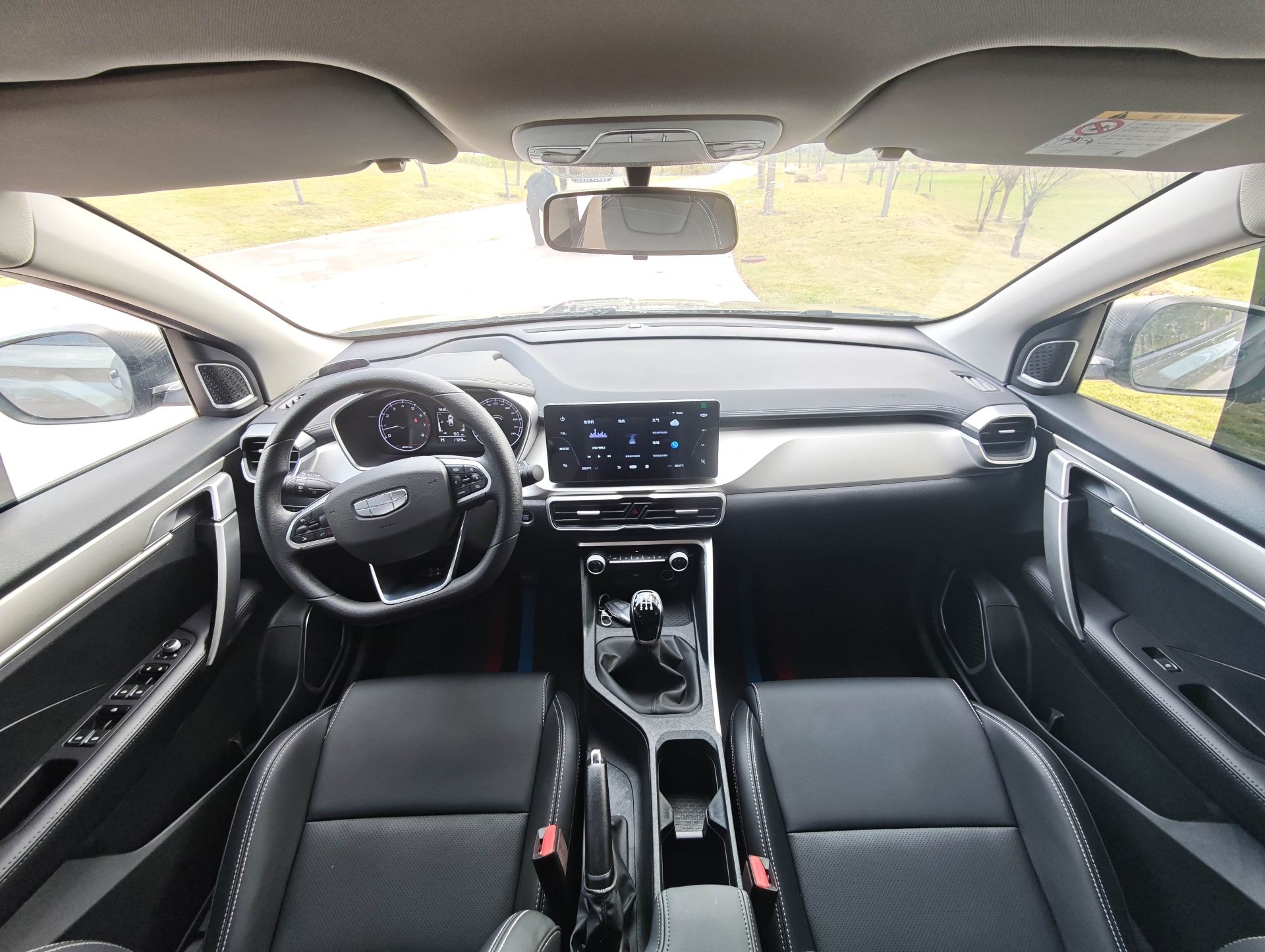 GEELY Coolray 2025 car image #13
