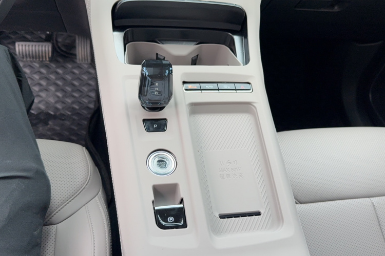 GEELY Boyue L 2026 #22 GEELY Boyue L 2026 car image #22