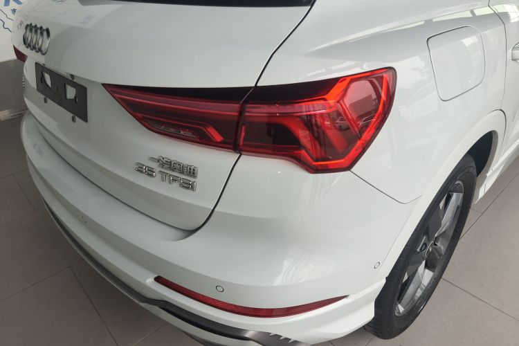 Audi Q3 2021 car image #8