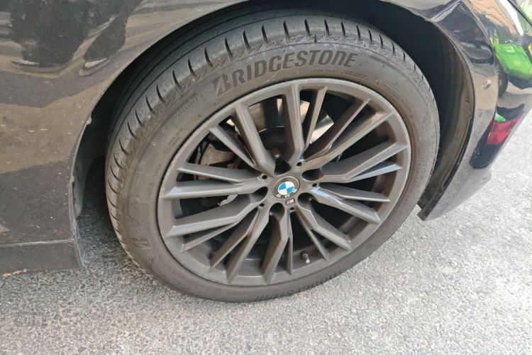 BMW 3 Series 2024 car image #9