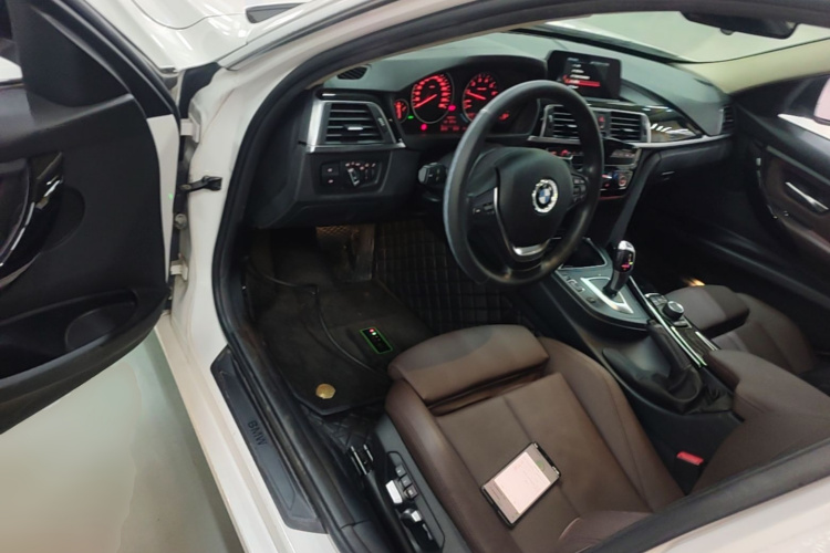 BMW 3 Series 2018 #16 BMW 3 Series 2018 car image #16